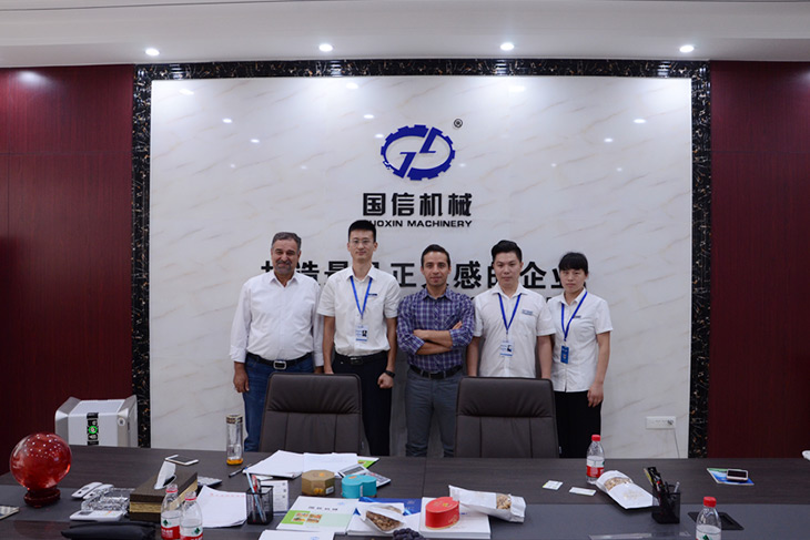 阿聯酋客戶參觀我們國信機械的垃圾分揀線工廠